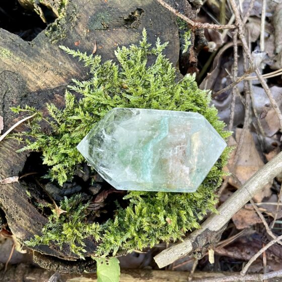 zeldzame bergkristal en prehniet dubbel punt kristal