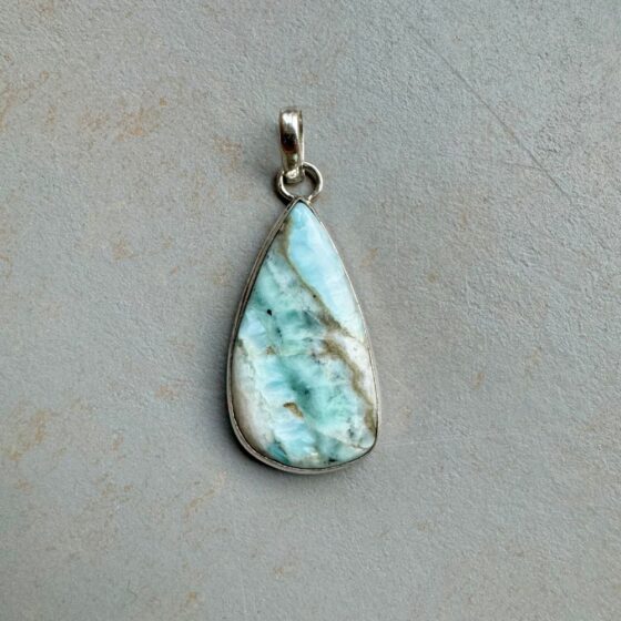 635 Hanger van Larimar