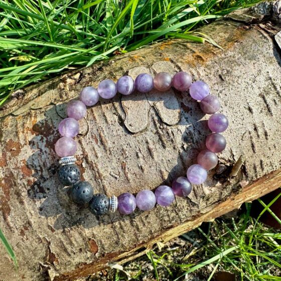 309 Armband van Amethist met lavasteen